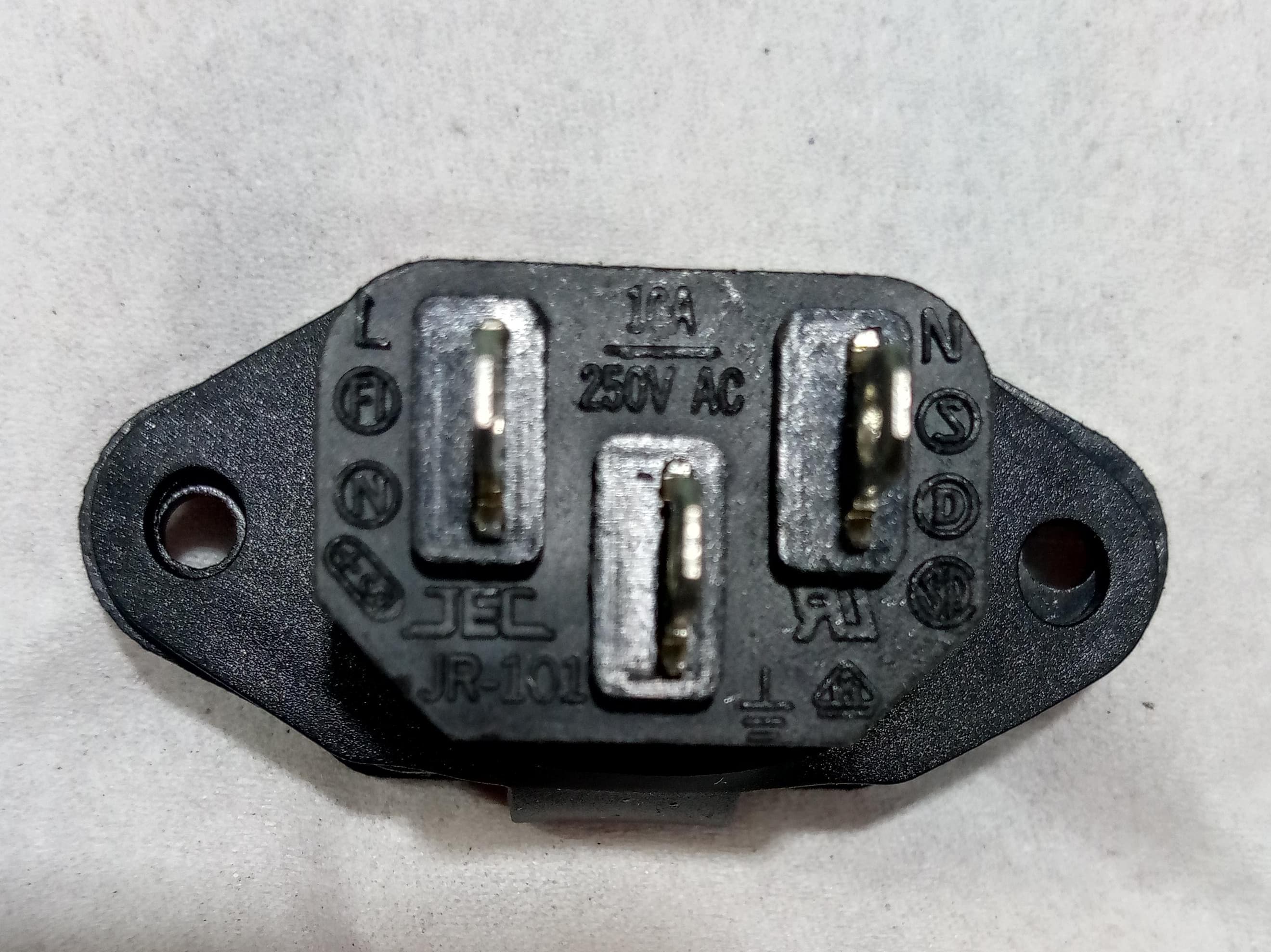 3 Pin Male Computer Socket Ac Socket With Closing Window