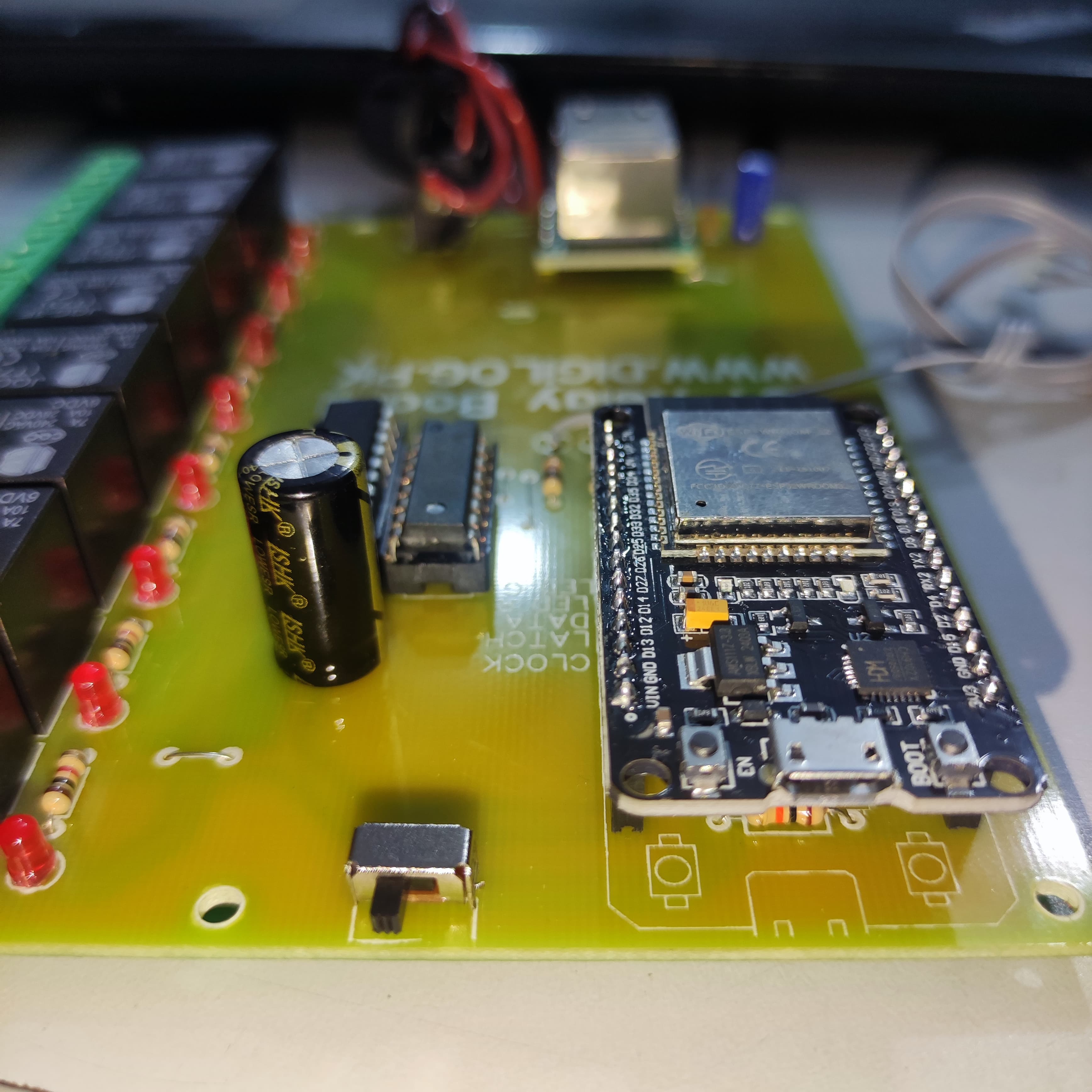 Esp32 Based 8 Channel Relay Board Micro Controller Board Wifi Lan Bluetooth